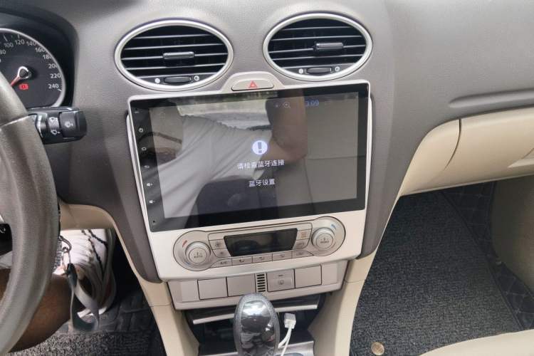 Used Ford Focus 2012 Hatchback Classic 1.8L Automatic Fashion Edition Audio And AC Panel