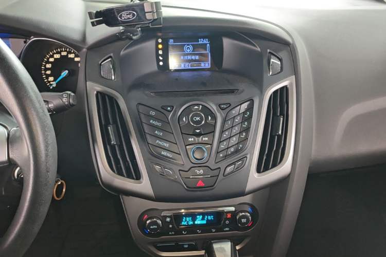 Used Ford Focus 2012 Hatchback 1.6L Automatic Fashion Edition Audio And AC Panel