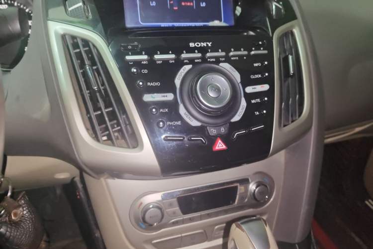 Used Ford Focus 2012 Sedan 1.6L Automatic Fashion Edition Audio And AC Panel