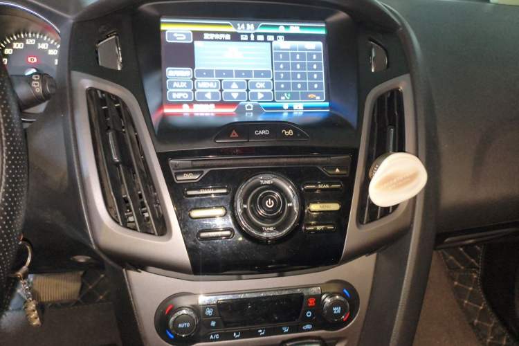 Used Ford Focus 2012 Hatchback 1.6L Automatic Fashion Edition Audio And AC Panel
