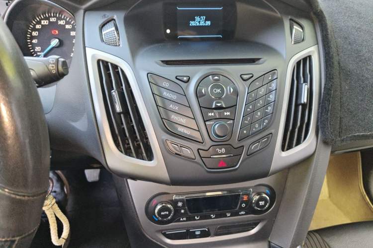 Used Ford Focus 2012 Hatchback 1.6L Manual Fashion Edition Audio And AC Panel