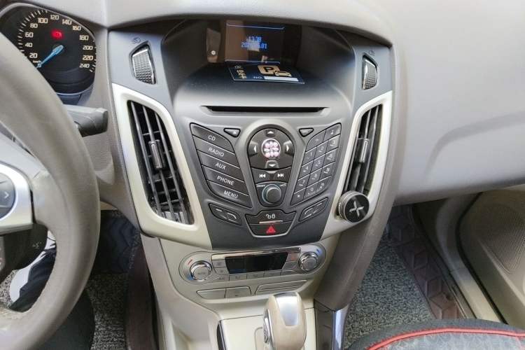 Used Ford Focus 2012 Sedan 1.6L Automatic Fashion Edition Audio And AC Panel