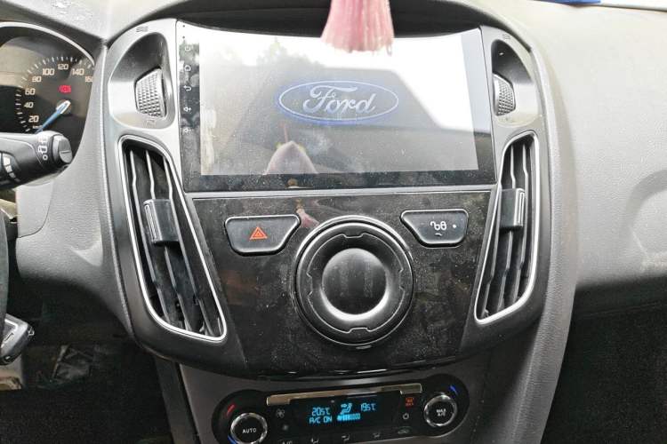 Used Ford Focus 2012 Hatchback 1.6L Automatic Fashion Edition Audio And AC Panel