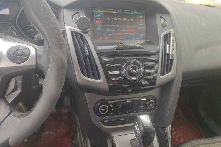 Used Ford Focus 2012 Sedan 1.6L Automatic Fashion Edition Audio And AC Panel