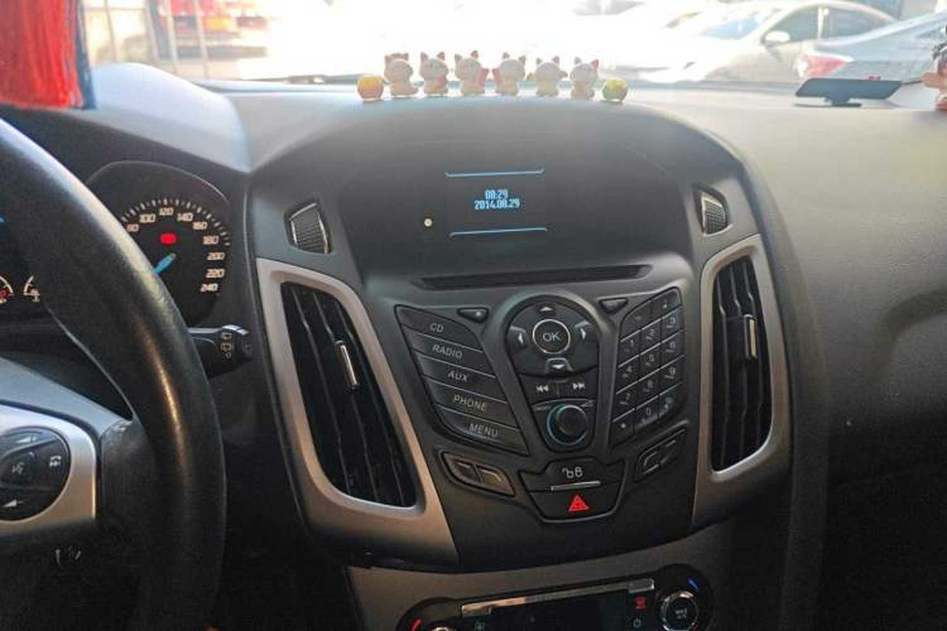 Used Ford Focus 2012 Hatchback 1.6L Automatic Fashion Edition Audio And AC Panel