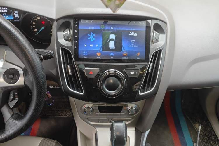 Used Ford Focus 2012 Hatchback 1.6L Automatic Fashion Edition Audio And AC Panel