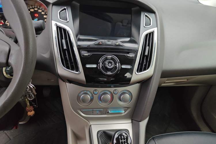 Used Ford Focus 2012 Sedan 1.6L Manual Comfort Model Audio And AC Panel