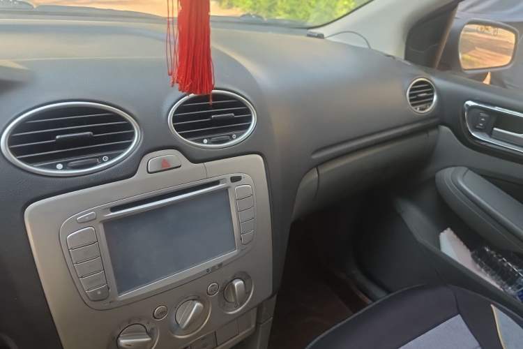 Used Ford Focus 2012 Hatchback Classic 1.8L Manual Base Model Audio And AC Panel