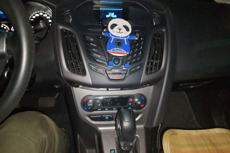 Used Ford Focus 2012 Hatchback 1.6L Automatic Fashion Edition Audio And AC Panel