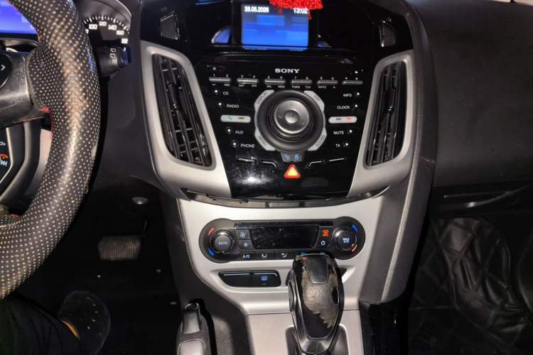 Used Ford Focus 2012 Hatchback 2.0L Automatic Luxury Sport Model Audio And AC Panel