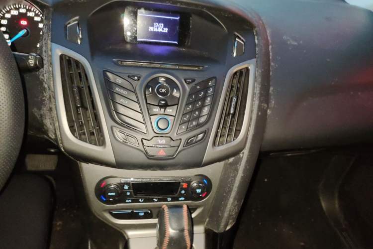 Used Ford Focus 2012 Hatchback 1.6L Automatic Fashion Edition Audio And AC Panel