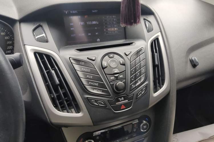 Used Ford Focus 2012 Sedan 1.6L Automatic Fashion Edition Audio And AC Panel