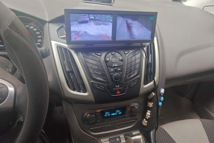 Used Ford Focus 2012 Hatchback 1.6L Automatic Fashion Edition Audio And AC Panel