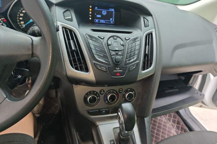 Used Ford Focus 2012 Hatchback 1.6L Automatic Comfort Model Audio And AC Panel