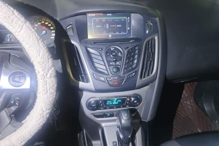 Used Ford Focus 2012 Sedan 1.6L Automatic Fashion Edition Audio And AC Panel