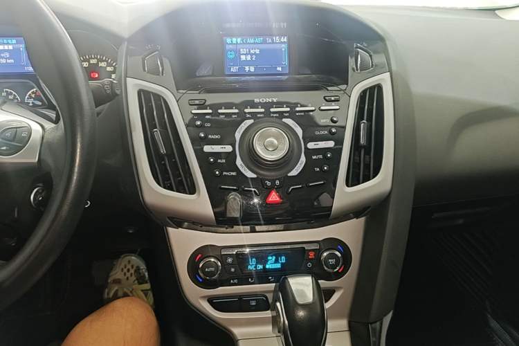 Used Ford Focus 2012 Hatchback 2.0L Automatic Luxury Sport Model Audio And AC Panel