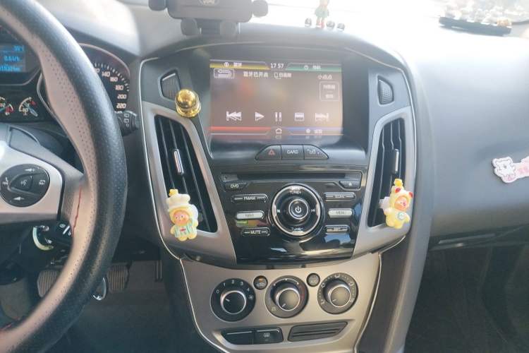 Used Ford Focus 2012 Hatchback 1.6L Manual Comfort Model Audio And AC Panel