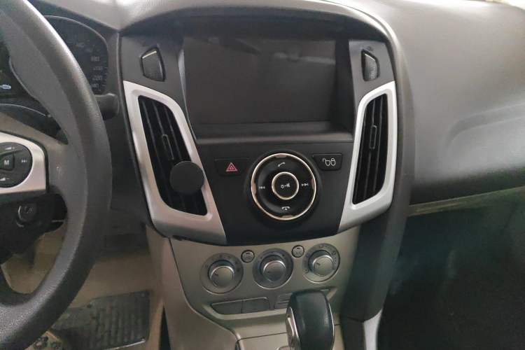 Used Ford Focus 2012 Sedan 1.6L Automatic Comfort Model Audio And AC Panel