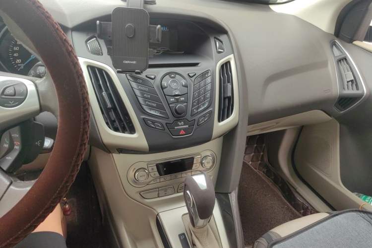 Used Ford Focus 2012 Sedan 1.6L Automatic Fashion Edition Audio And AC Panel