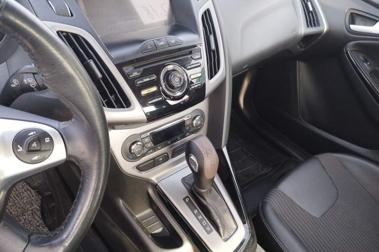 Used Ford Focus 2012 Sedan 1.6L Automatic Fashion Edition Audio And AC Panel