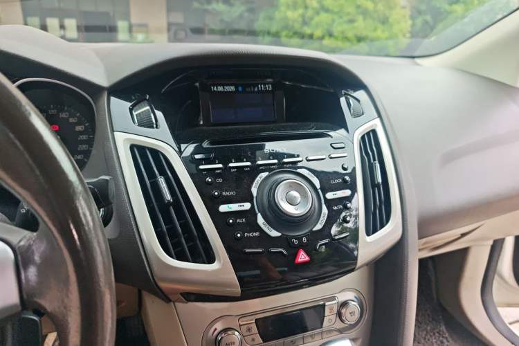 Used Ford Focus 2012 Sedan 2.0L Automatic Flagship Model Audio And AC Panel