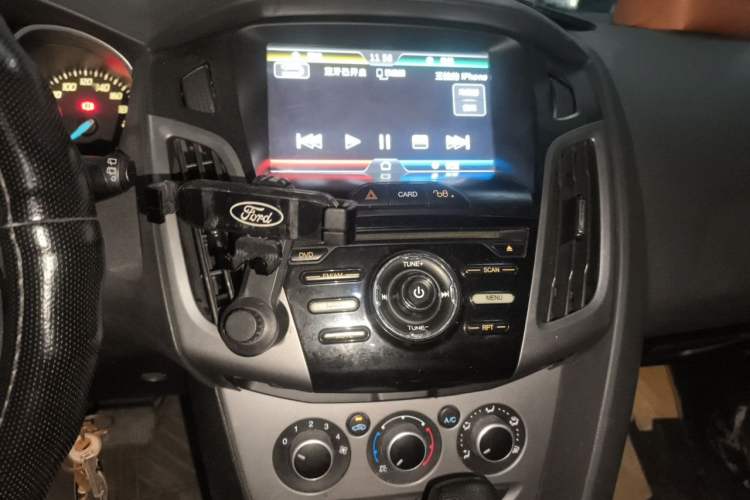 Used Ford Focus 2012 Hatchback 1.6L Automatic Comfort Model Audio And AC Panel