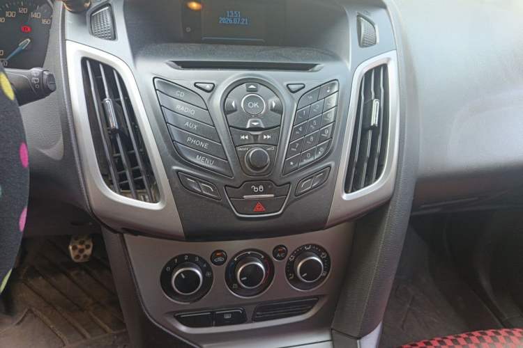 Used Ford Focus 2012 Hatchback 1.6L Manual Comfort Model Audio And AC Panel