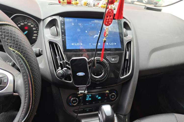 Used Ford Focus 2012 Hatchback 1.6L Automatic Fashion Edition Audio And AC Panel