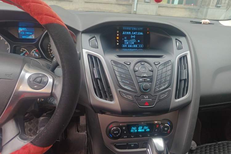 Used Ford Focus 2012 Sedan 1.6L Automatic Fashion Edition Audio And AC Panel