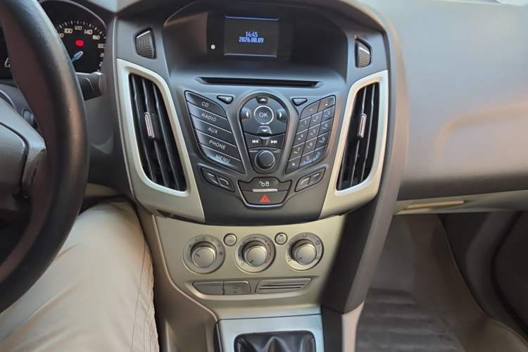 Used Ford Focus 2012 Sedan 1.6L Manual Comfort Model Audio And AC Panel