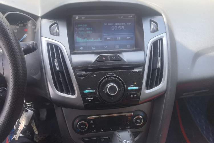 Used Ford Focus 2012 Hatchback 1.6L Automatic Fashion Edition Audio And AC Panel