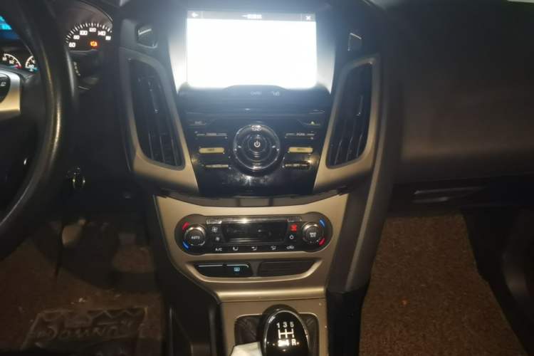 Used Ford Focus 2012 Sedan 1.6L Manual Fashion Edition Audio And AC Panel
