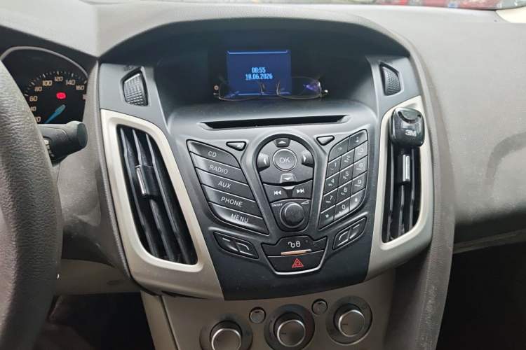 Used Ford Focus 2012 Sedan 1.6L Automatic Comfort Model Audio And AC Panel
