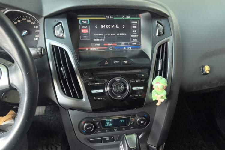 Used Ford Focus 2012 Hatchback 1.6L Automatic Fashion Edition Audio And AC Panel