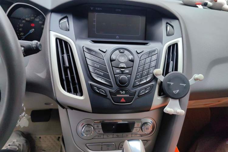 Used Ford Focus 2012 Hatchback 1.6L Automatic Fashion Edition Audio And AC Panel