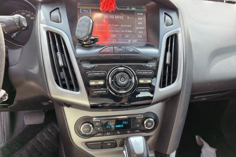 Used Ford Focus 2012 Hatchback 1.6L Automatic Fashion Edition Audio And AC Panel