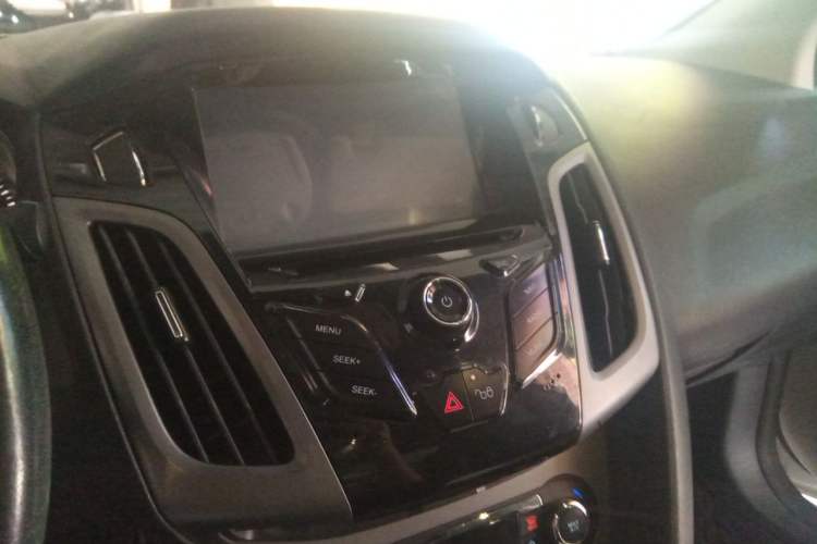 Used Ford Focus 2012 Sedan 1.6L Manual Fashion Edition Audio And AC Panel