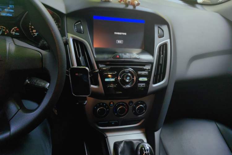 Used Ford Focus 2012 Hatchback 1.6L Manual Comfort Model Audio And AC Panel