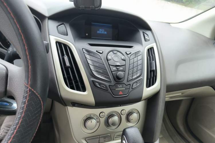 Used Ford Focus 2012 Sedan 1.6L Automatic Comfort Model Audio And AC Panel