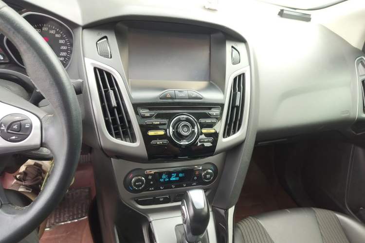 Used Ford Focus 2012 Sedan 1.6L Automatic Fashion Edition Audio And AC Panel