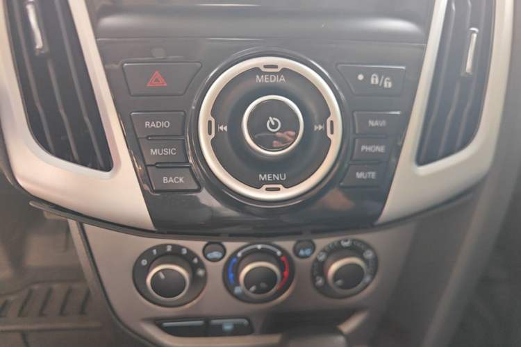 Used Ford Focus 2012 Hatchback 1.6L Automatic Comfort Model Audio And AC Panel