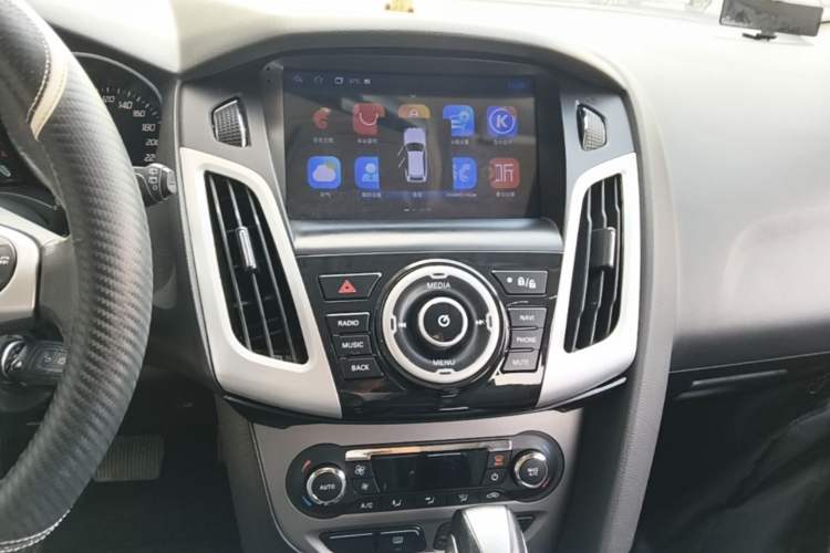 Used Ford Focus 2012 Hatchback 1.6L Automatic Fashion Edition Audio And AC Panel