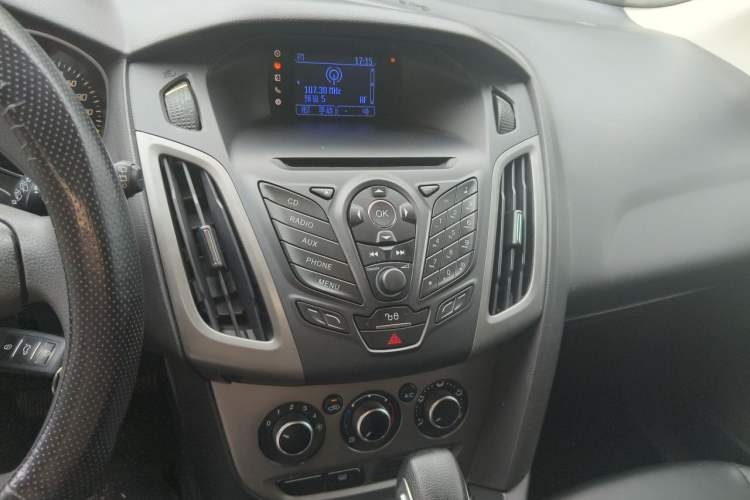 Used Ford Focus 2012 Hatchback 1.6L Automatic Comfort Model Audio And AC Panel