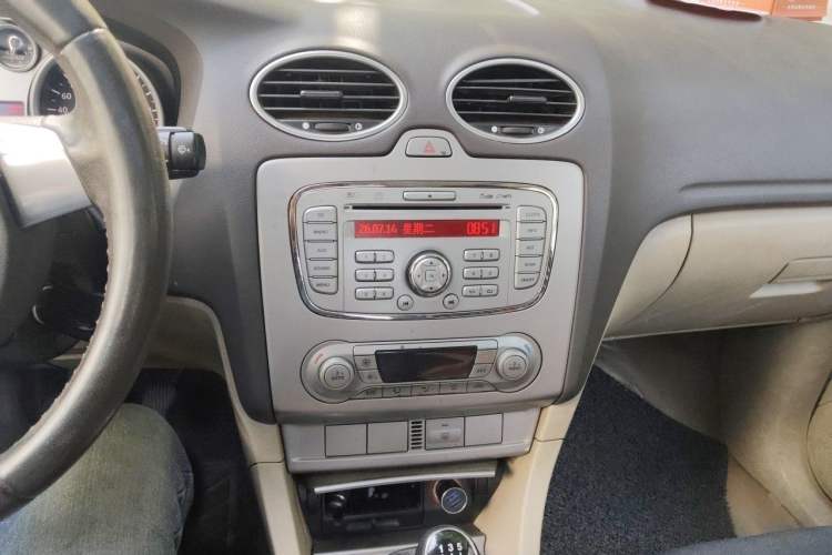 Used Ford Focus 2012 Hatchback Classic 1.8L Manual Fashion Edition Audio And AC Panel
