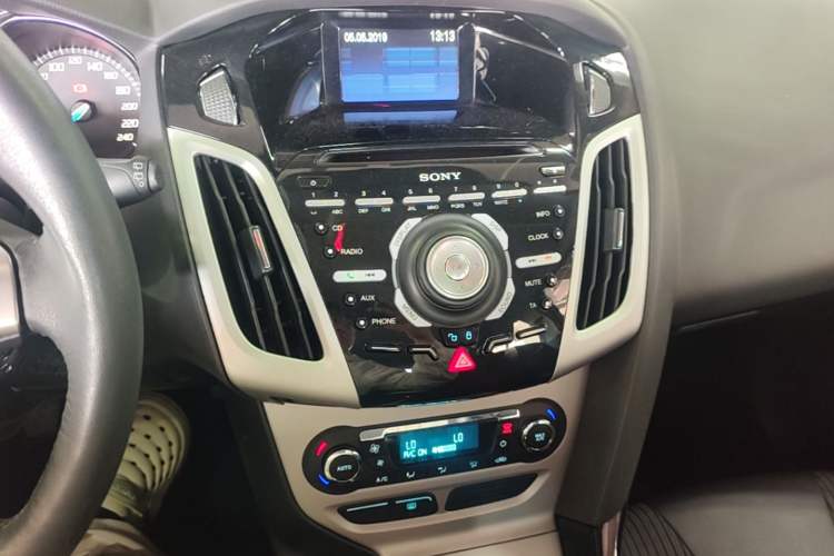 Used Ford Focus 2012 Hatchback 2.0L Manual Luxury Sport Model Audio And AC Panel