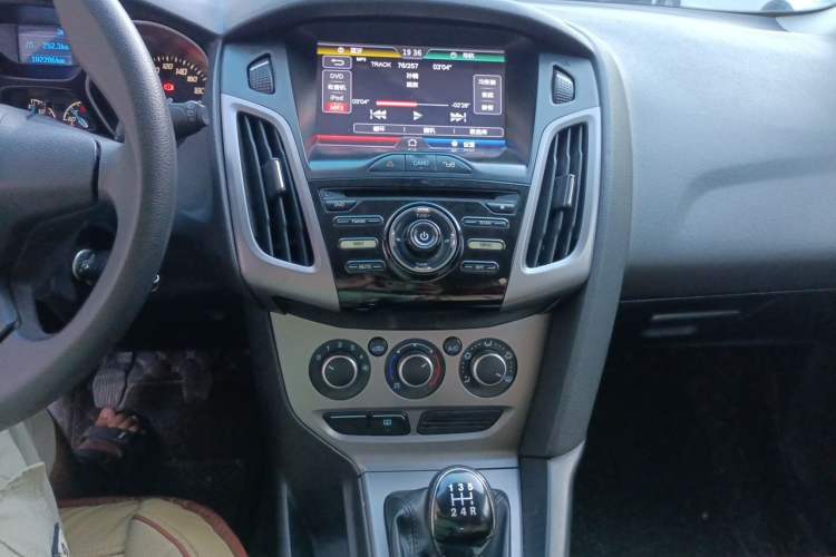 Used Ford Focus 2012 Hatchback 1.6L Manual Comfort Model Audio And AC Panel