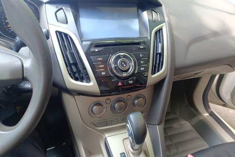 Used Ford Focus 2012 Sedan 1.6L Automatic Comfort Model Audio And AC Panel