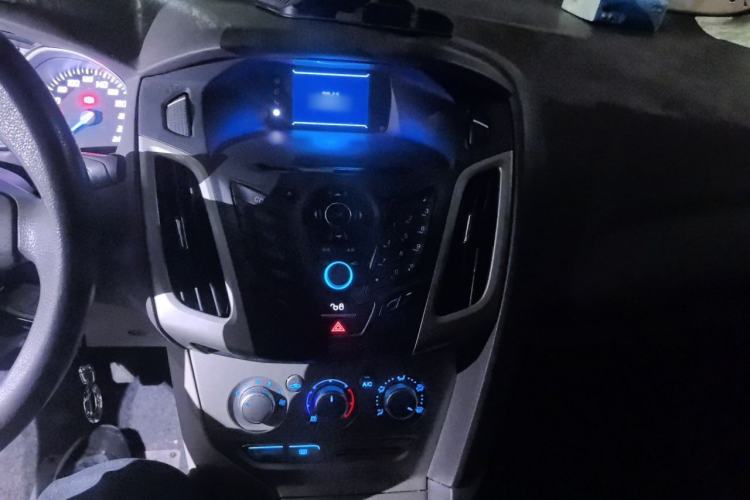 Used Ford Focus 2012 Sedan 1.6L Manual Comfort Model Audio And AC Panel