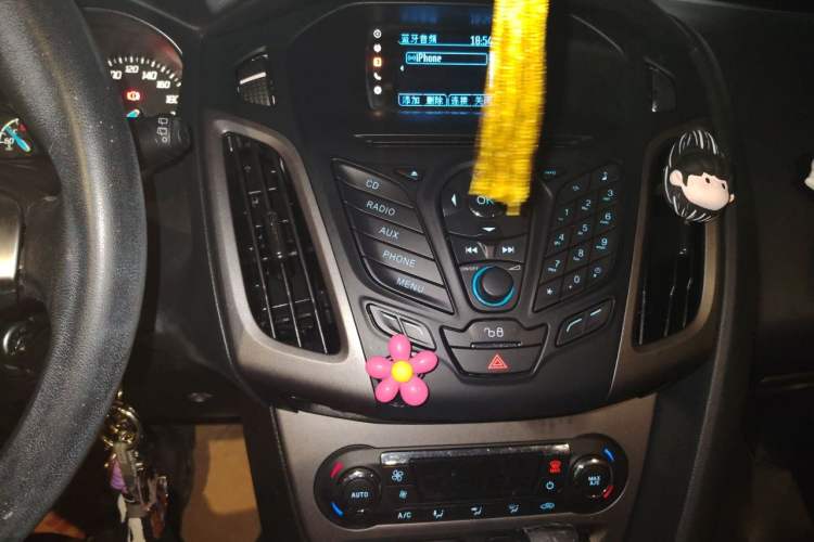 Used Ford Focus 2012 Hatchback 1.6L Automatic Fashion Edition Audio And AC Panel