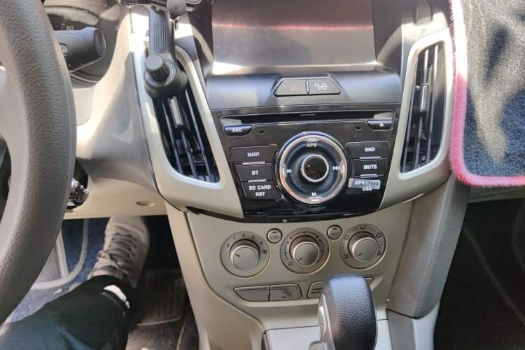 Used Ford Focus 2012 Sedan 1.6L Automatic Comfort Model Audio And AC Panel